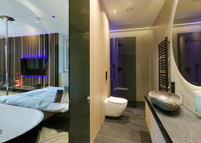 Lupoapartments Z Klimatyzacja Do Wyboru Z Jacuzzi Pole Dance Parking Dostep Na Kod