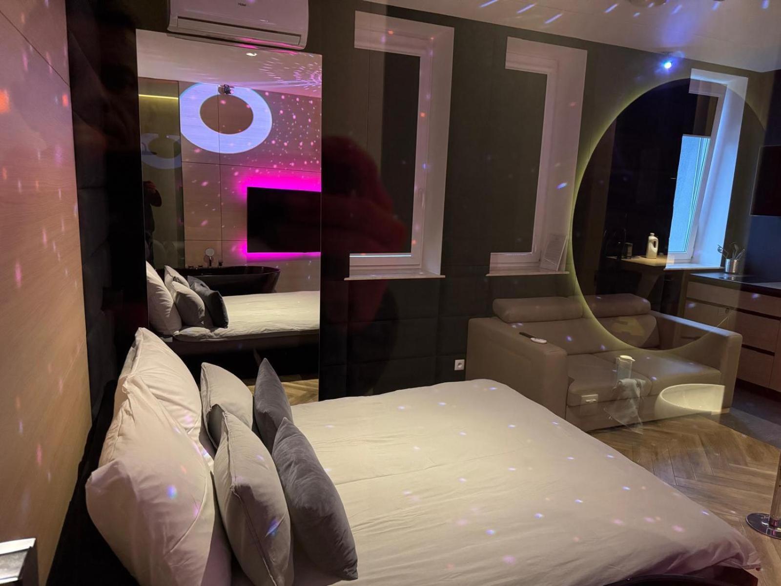 Lupoapartments Z Klimatyzacja Do Wyboru Z Jacuzzi Pole Dance Parking Dostep Na Kod