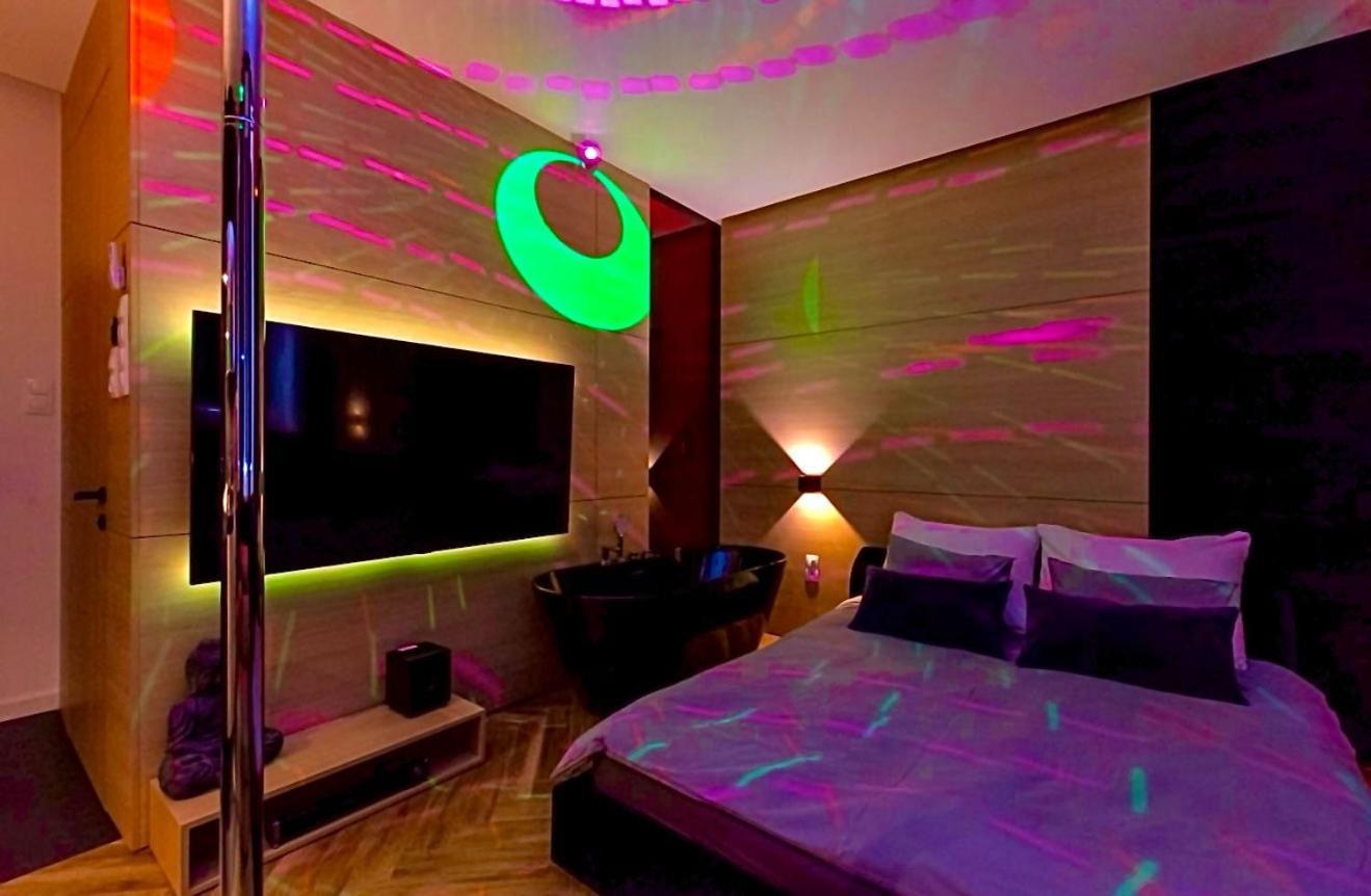 Apartment Lupoapartments Z Klimatyzacja Do Wyboru Z Jacuzzi Pole Dance Parking Dostep Na Kod