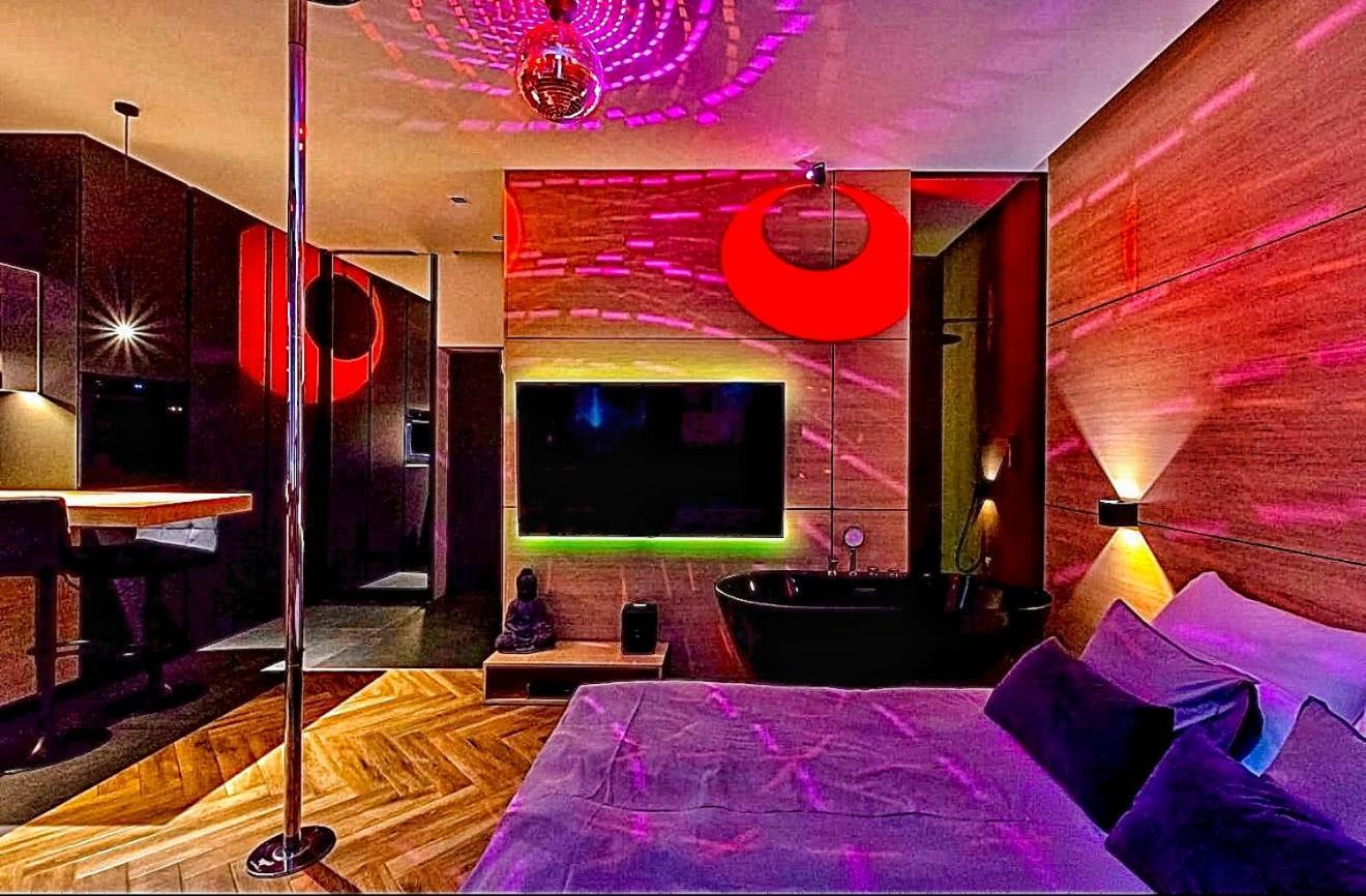 Lupoapartments Do Wyboru Z Jacuzzi Pole Dance Parking Dostep Na Kod Apartment