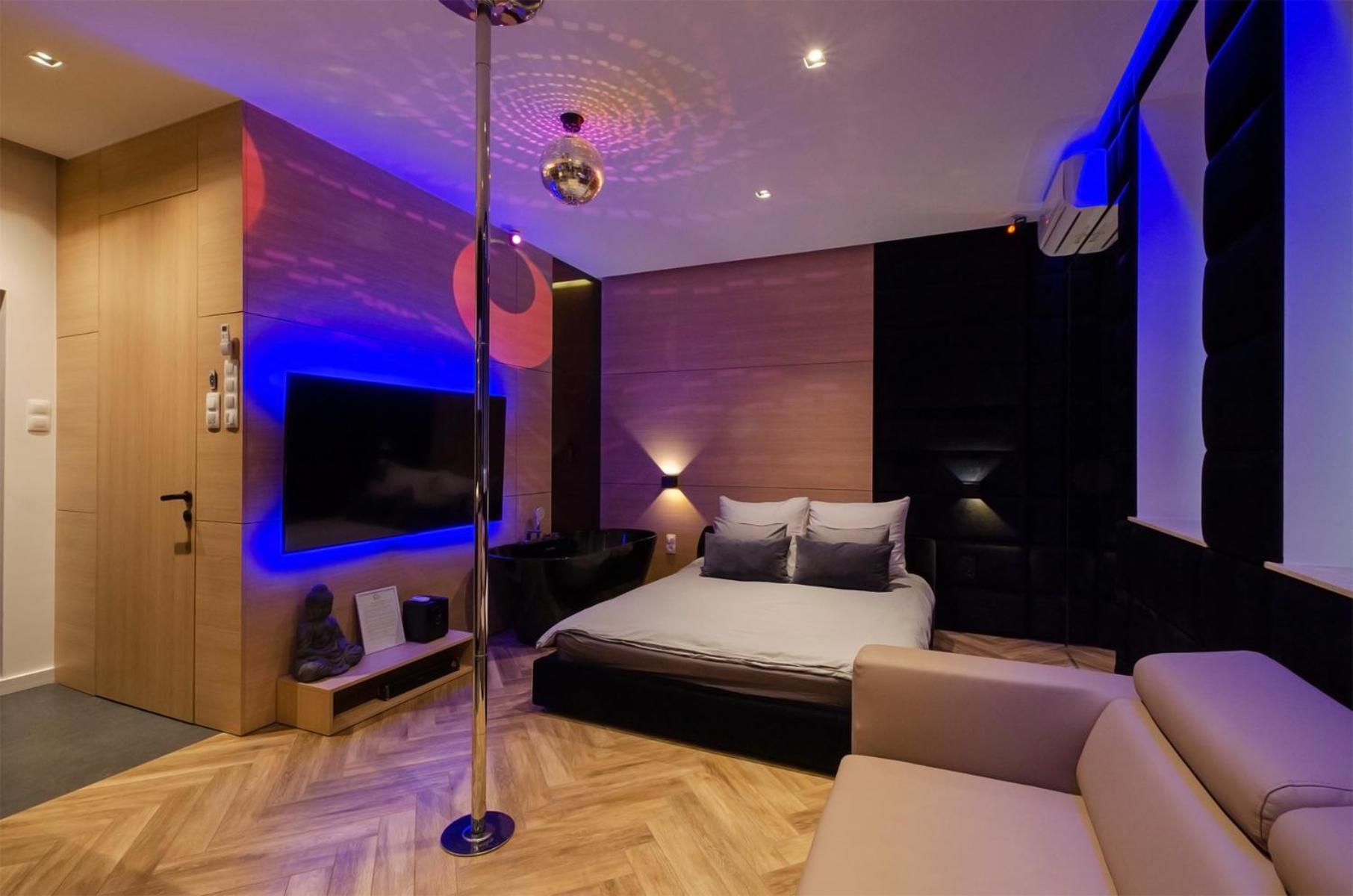 Lupoapartments Z Klimatyzacja Do Wyboru Z Jacuzzi Pole Dance Parking Dostep Na Kod