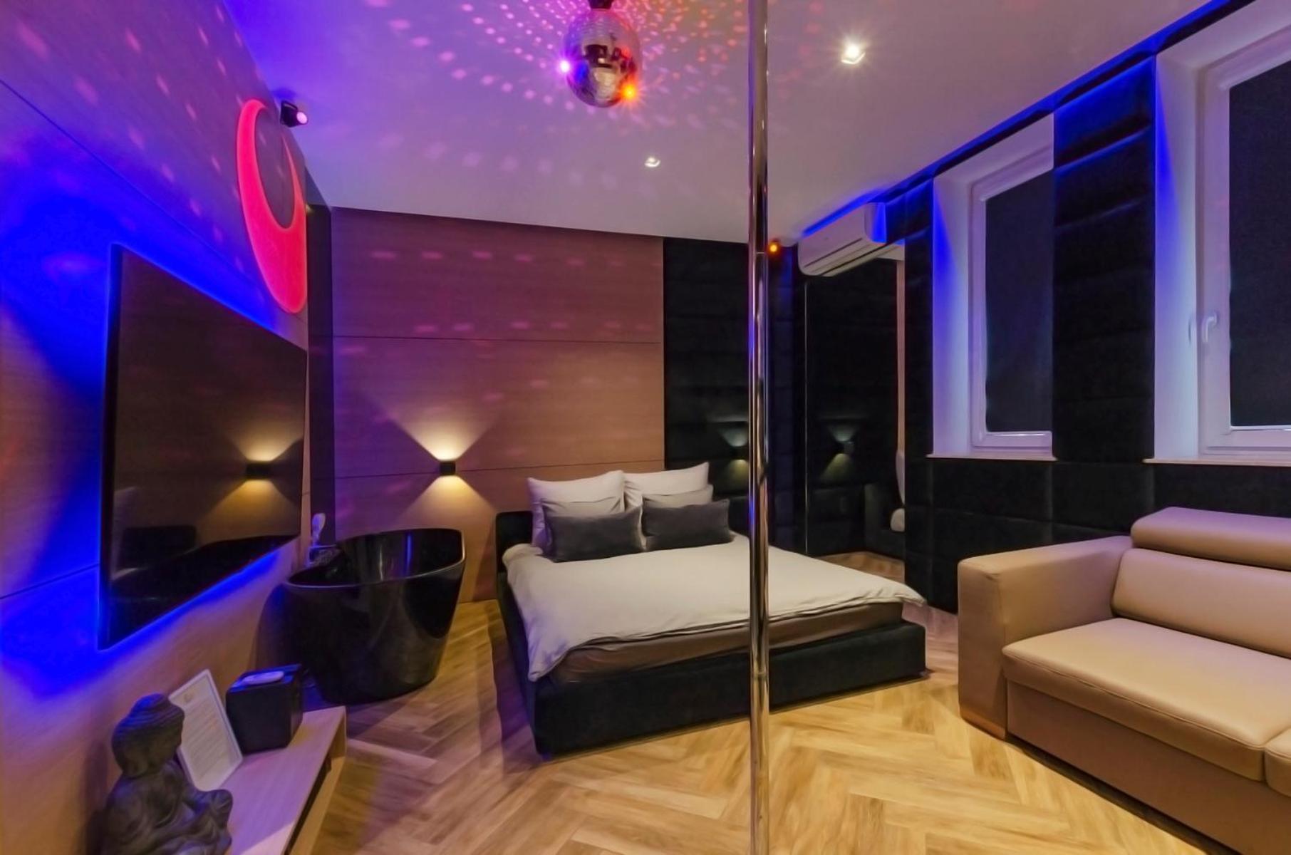 Lupoapartments Z Klimatyzacja Do Wyboru Z Jacuzzi Pole Dance Parking Dostep Na Kod Apartment *