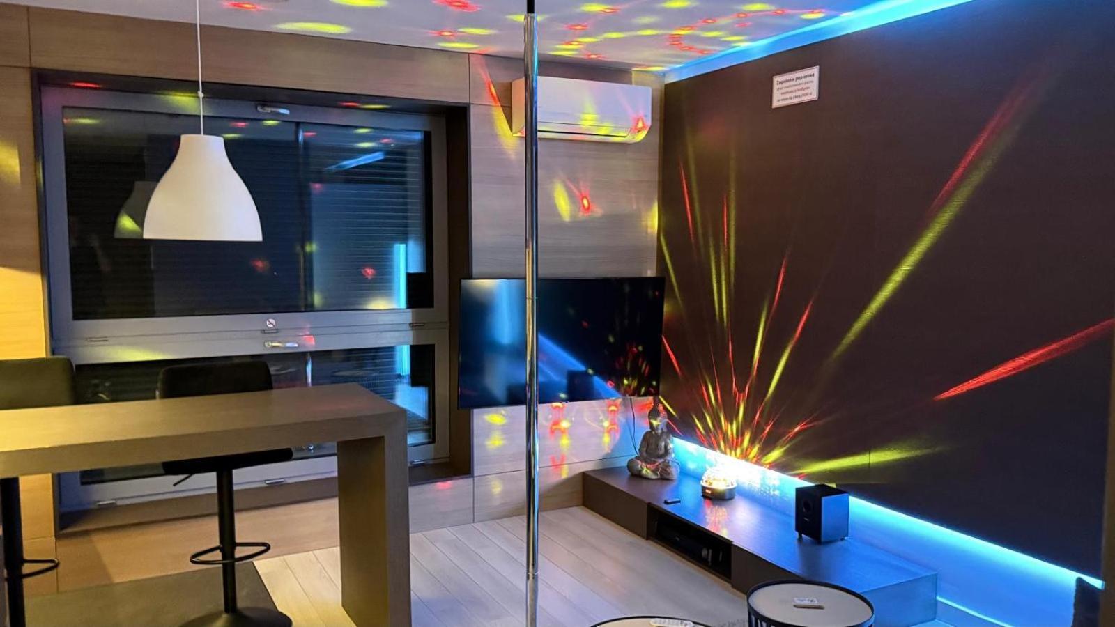 Lupoapartments Z Klimatyzacja Do Wyboru Z Jacuzzi Pole Dance Parking Dostep Na Kod