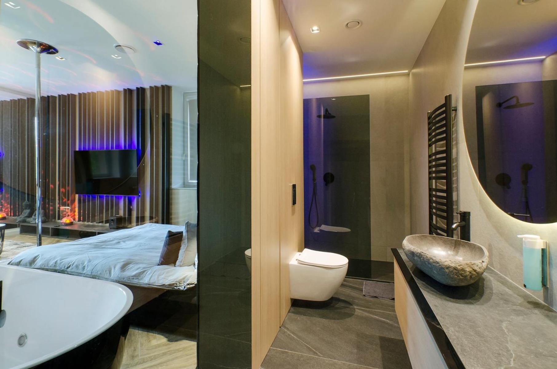 Apartment Lupoapartments Z Klimatyzacja Do Wyboru Z Jacuzzi Pole Dance Parking Dostep Na Kod