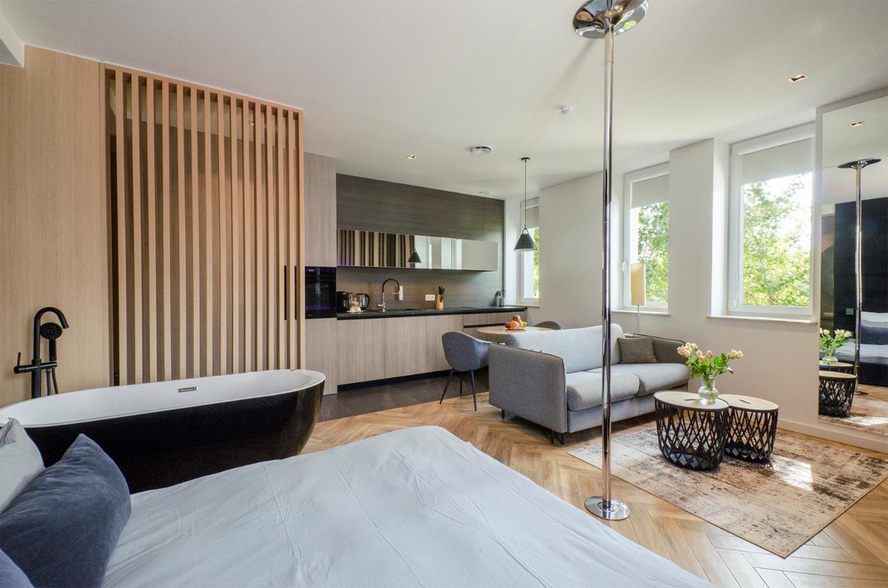 Lupoapartments Z Klimatyzacja Do Wyboru Z Jacuzzi Pole Dance Parking Dostep Na Kod