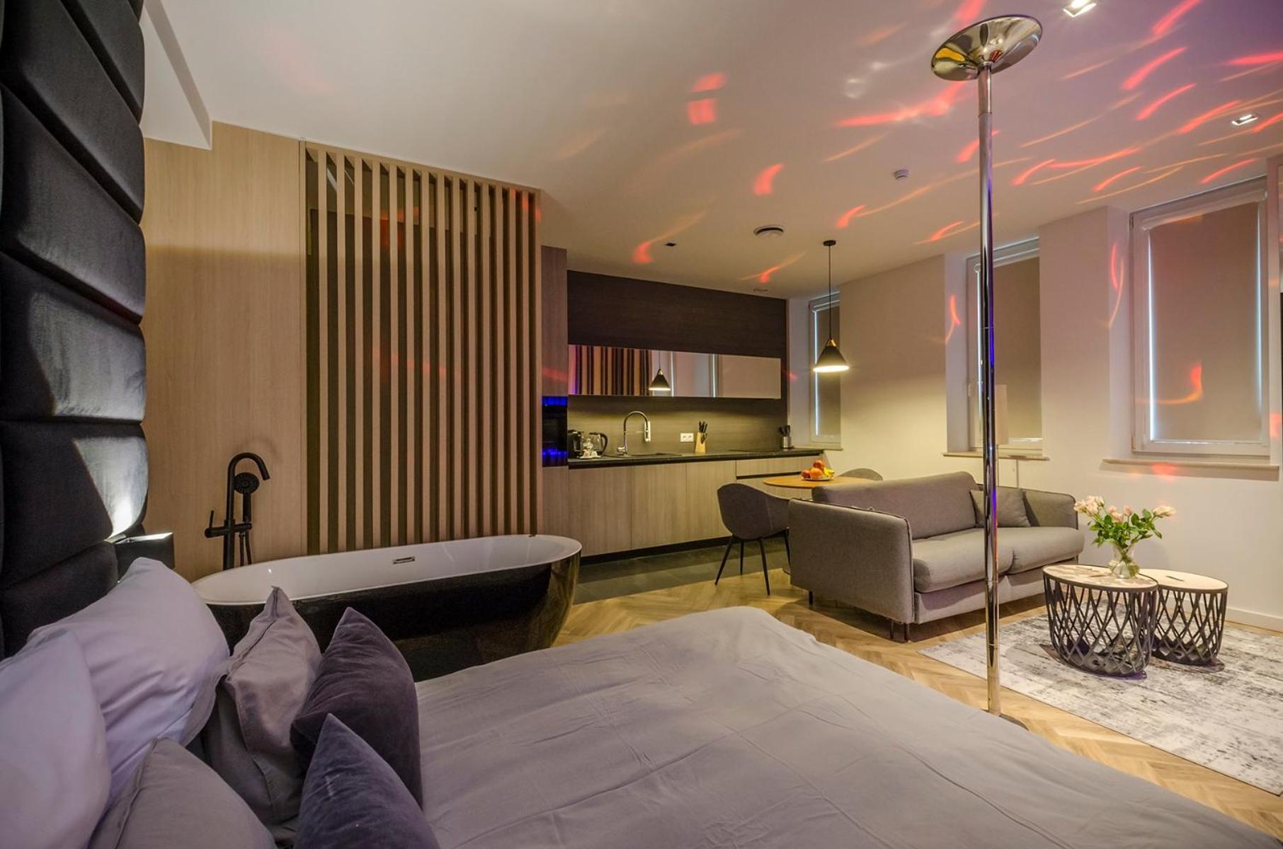 Lupoapartments Z Klimatyzacja Do Wyboru Z Jacuzzi Pole Dance Parking Dostep Na Kod Apartment *