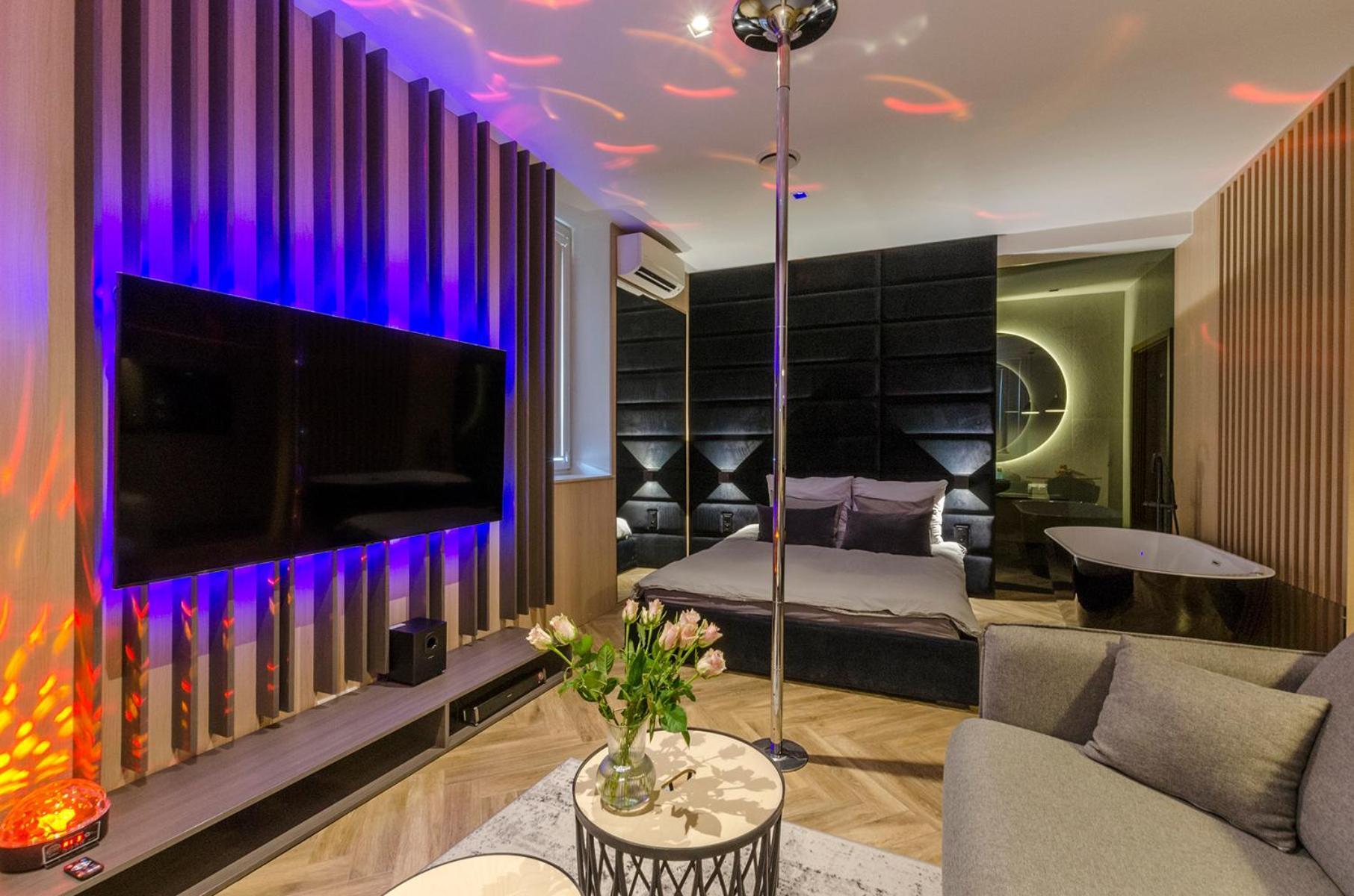 Apartment Lupoapartments Z Klimatyzacja Do Wyboru Z Jacuzzi Pole Dance Parking Dostep Na Kod Lodz (Lodz)