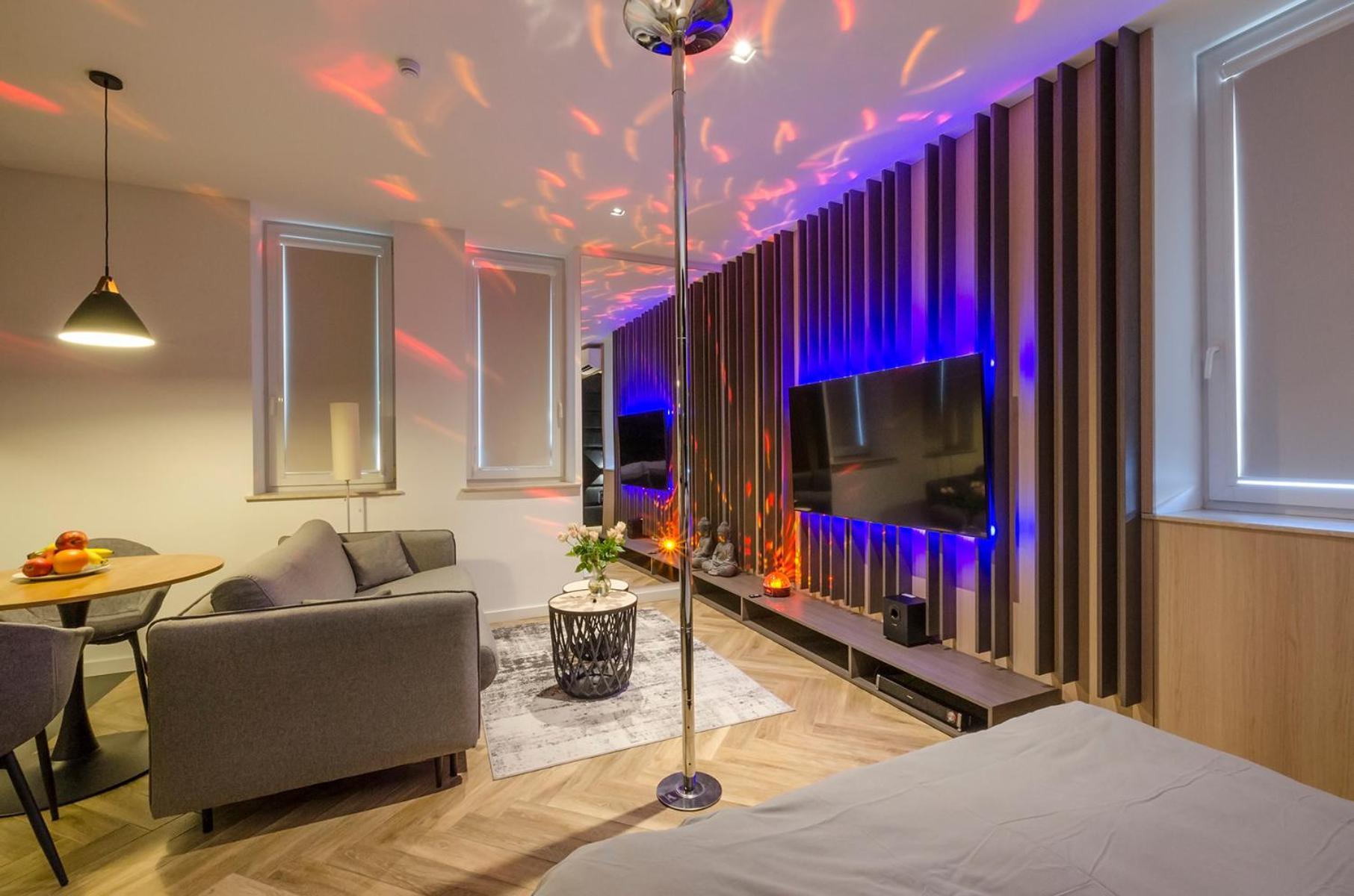 Lupoapartments Z Klimatyzacja Do Wyboru Z Jacuzzi Pole Dance Parking Dostep Na Kod