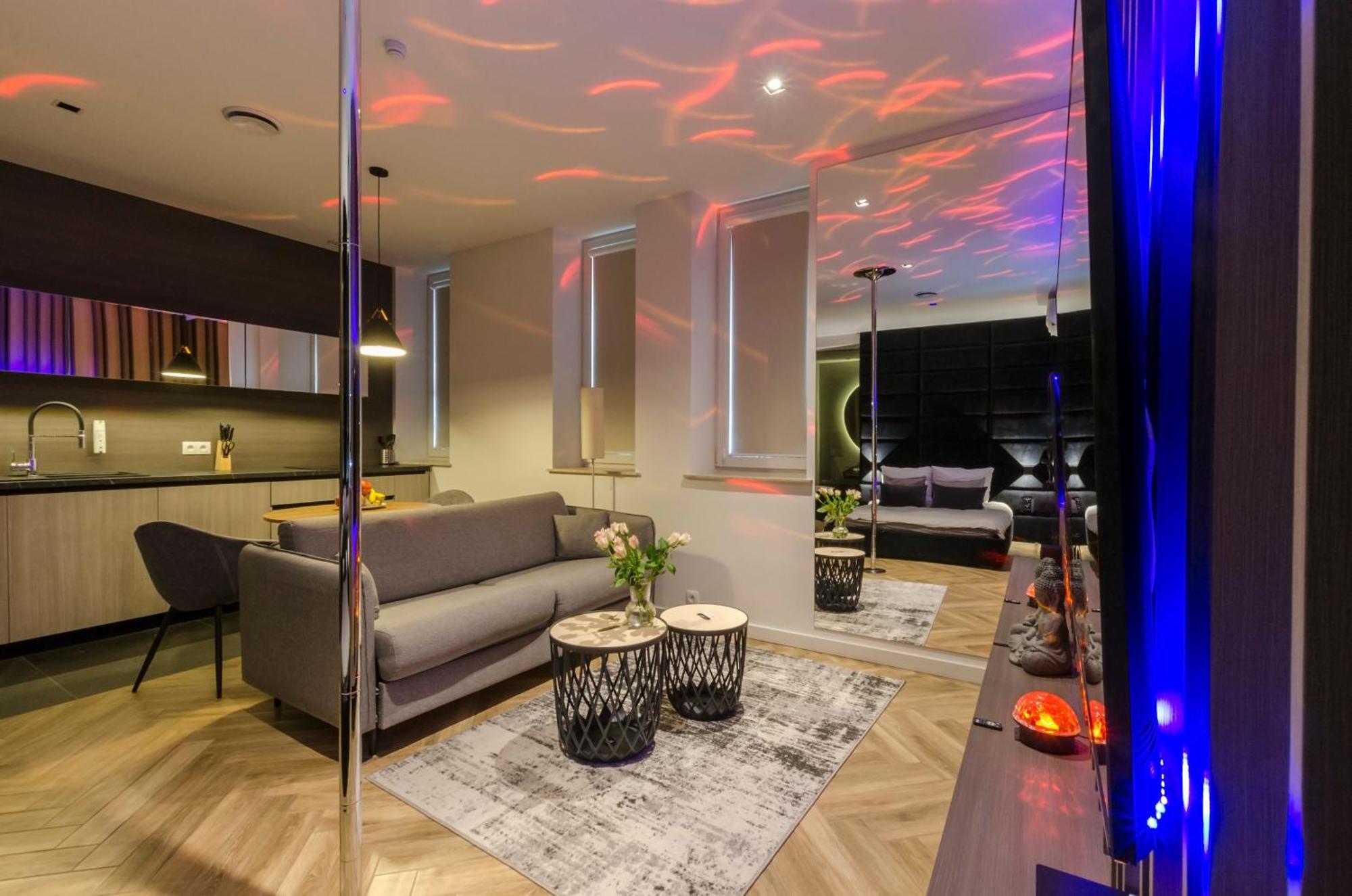 Lupoapartments Z Klimatyzacja Do Wyboru Z Jacuzzi Pole Dance Parking Dostep Na Kod Apartment *