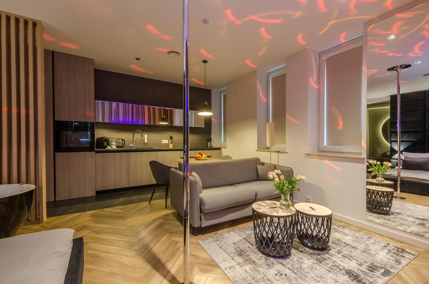 Apartment Lupoapartments Z Klimatyzacja Do Wyboru Z Jacuzzi Pole Dance Parking Dostep Na Kod *